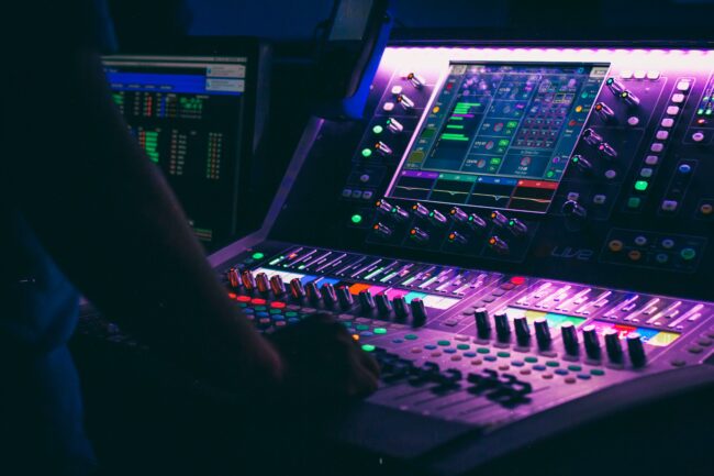 l’ESIS lance le Mastère Réalisation et Production Sonore (c) Unsplash