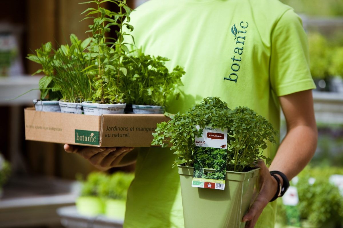 Dans son interview, Marc Rossat-Mignod, Directeur Général Délégué du Groupe Botanic incite les jeunes diplômés à s’épanouir au contact du vert. Portrait d’un pur terrien