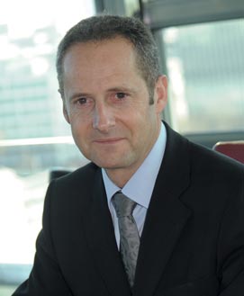 Gilles Seigle, maîtrise de droit public, Ecole d’administration des affaires maritimes, directeur du développement territorial et du réseau de la Caisse des Dépôts