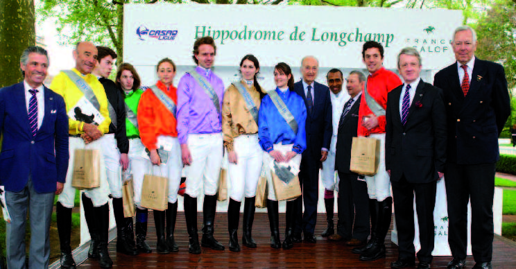 Course qualificative à Longchamp, 13 avril 2014, remportée par J .Serignac de l’E.N.A . Remise des prix par le Président de France Galop, Monsieur Bertrand Belinguier.