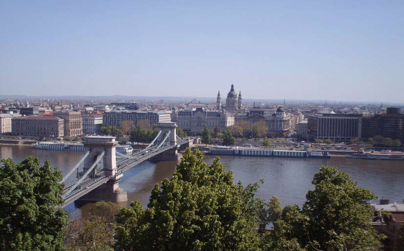 Panorama sur Pest, où l’ESSCA s’est installée