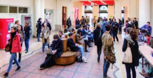 Sciences Po bénéficie d’une hausse continue du nombre de candidats à ses cycles  du Collège universitaire et Masters depuis 2009.  © Martin Argyroglo - Sciences Po