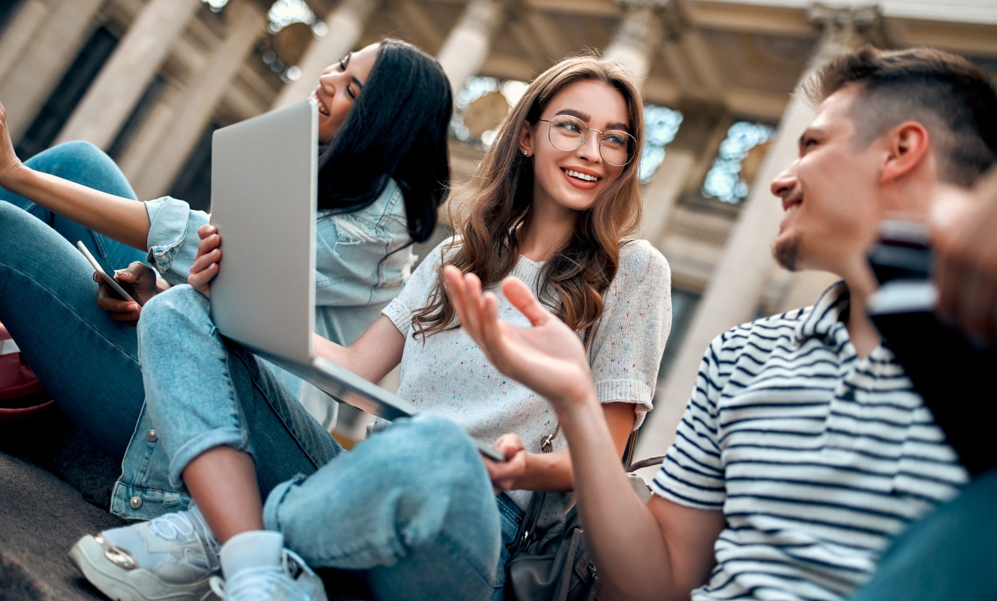 Formation des leaders étudiants : l’EBI outille tous ses étudiants pour une vie associative présentielle responsable (c) adobestock