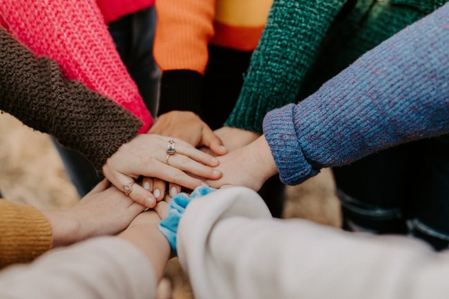 Excelia et l'Institut de l'Engagement scellent un partenariat pour accompagner des jeunes au parcours civique engagé (c) unsplash