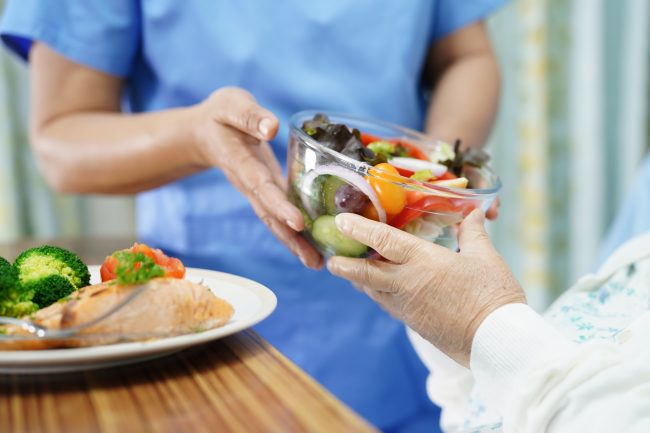 ÉCOLE DUCASSE et UniLaSalle collaborent afin de créer une formation professionnelle unique autour des bénéfices santé de l’alimentation (c) adobestock