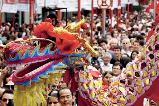 Nouvel An chinois dans le quartier de Liberdade, "Little Tokyo"/ "Chinatown" local (São Paulo), photo de Rafaella Finci pour Guia da semana